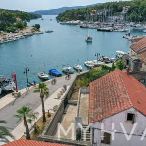 Samostojeća kuća Prvi red do Mora u Vrboskoj
