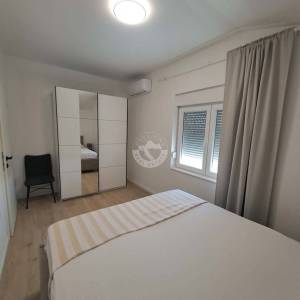 SAMOSTOJEĆA KUĆA S 3 STAMBENE JEDINICE, 900 M OD MORA, MIRNA I TIHA POZICIJA, VRSI