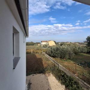 SAMOSTOJEĆA KUĆA S 3 STAMBENE JEDINICE, 900 M OD MORA, MIRNA I TIHA POZICIJA, VRSI