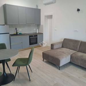 SAMOSTOJEĆA KUĆA S 3 STAMBENE JEDINICE, 900 M OD MORA, MIRNA I TIHA POZICIJA, VRSI