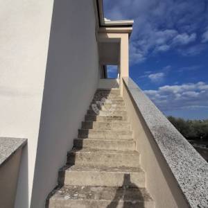 SAMOSTOJEĆA KUĆA S 3 STAMBENE JEDINICE, 900 M OD MORA, MIRNA I TIHA POZICIJA, VRSI