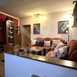 SAMOSTOJEĆA KUĆA SA TRI STAMBENE JEDINICE NA MIRNOJ LOKACIJI