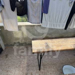 SAMOSTOJEĆA KUĆA SA TRI STAMBENE JEDINICE NA MIRNOJ LOKACIJI