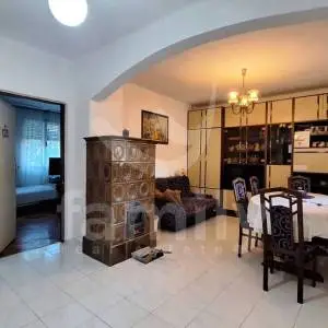 SAMOSTOJEĆA PRIZEMNICA SA POGLEDOM NA MORE U BLIZINI PLAŽE