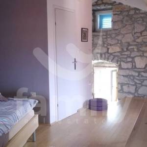 ŠARMANTNA SAMOSTOJEĆA KUĆA U STAROM GRADU LABINU