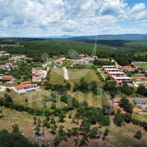 SAVRŠENA PARCELA ZA KUĆU IZ SNOVA - PERUŠKI, ISTRA