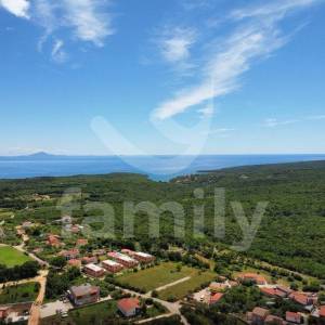 SAVRŠENA PARCELA ZA KUĆU IZ SNOVA - PERUŠKI, ISTRA