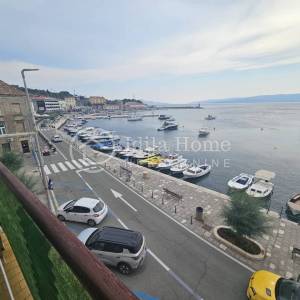 Senj/trosoban stan u samom centru grada/PRVI RED DO MORA! PRILIKA!
