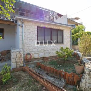 ŠIBENIK, ZATON - Dvosoban stan s dvorištem