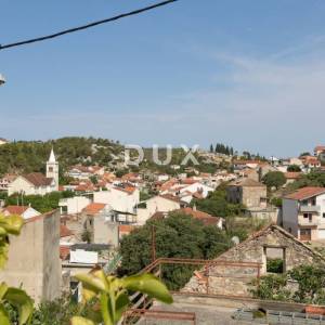 ŠIBENIK, ZATON - Dvosoban stan s dvorištem