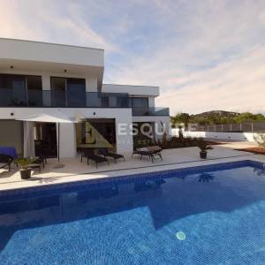ŠOLTA Urbana luksuzna villa uz more - 237m2