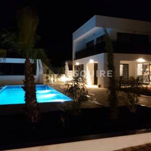 ŠOLTA Urbana luksuzna villa uz more - 237m2