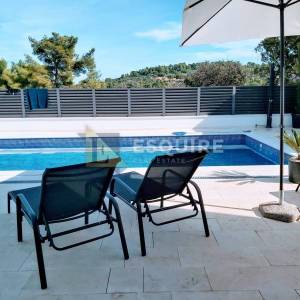 ŠOLTA Urbana luksuzna villa uz more - 237m2