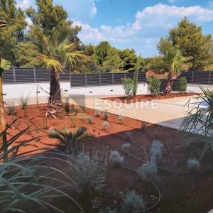 ŠOLTA Urbana luksuzna villa uz more - 237m2