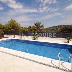 ŠOLTA Urbana luksuzna villa uz more - 237m2