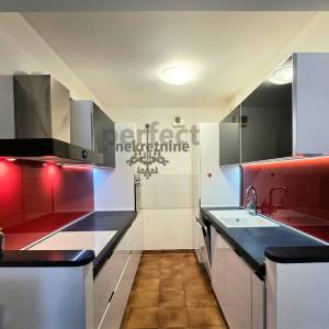 ŠPANSKO, ANTUNA ŠOLJANA, I. kat, lift, 3-soban stan, garaža, šupa