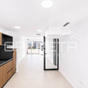 Split 3 – poslovni prostor 940 m2 s 22 ureda i portirnicom