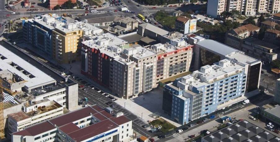 Split, centar, Brodarica, trosoban stan sa dva garažna mjesta u cijeni