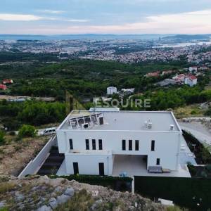 SPLIT- KLIS Moderna villa sa bazenom i panoramskim pogledom