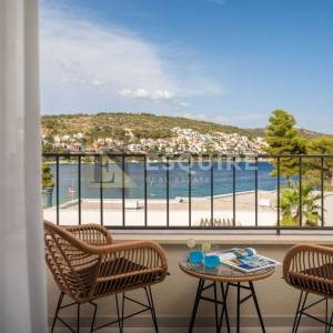 SPLIT Luksuzna vila 2. red uz pješćanu plažu