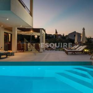 SPLIT Luksuzna vila 2. red uz pješćanu plažu