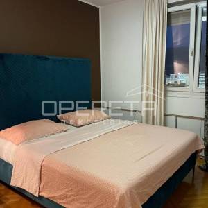 Split, Sukoišan, Orine zgrade, komforan dvosoban s 2 WC-a, garažno mjesto