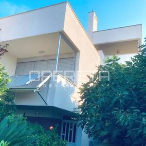Split,Žrnovnica- predivna kuća s  pogledom i mediteranskim ugođajem