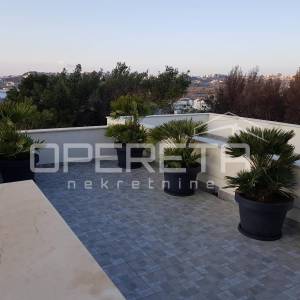 Split,Žrnovnica- predivna kuća s  pogledom i mediteranskim ugođajem