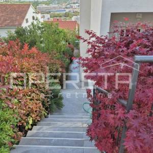Split,Žrnovnica- predivna kuća s  pogledom i mediteranskim ugođajem