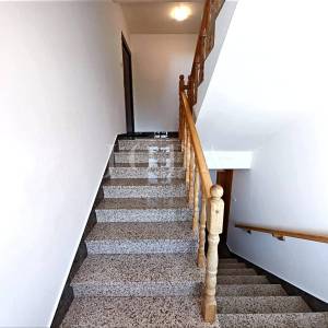 Stan 72m2 sa dva balkona i parlingom