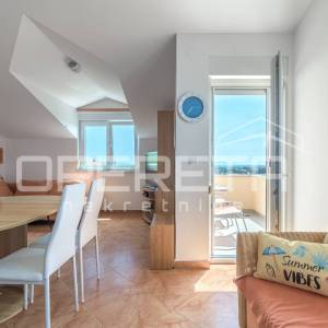Stan s panoramskim pogledom prema moru i okolici, Ližnjan