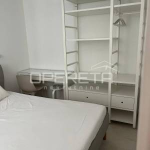 STAN S POGLEDOM NA MORE U RUKAVCU – OTOK VIS, NEPOSREDNO IZNAD PLAŽE SREBRNA