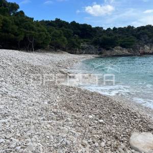 STAN S POGLEDOM NA MORE U RUKAVCU – OTOK VIS, NEPOSREDNO IZNAD PLAŽE SREBRNA