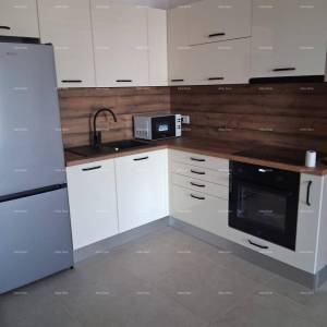 Stan u centru Pule – novogradnja, namješten.