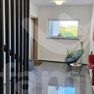 STAN U NOVOGRADNJI S BAZENOM, VRTOM I GARAŽOM