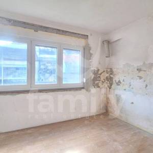 STAN ZA RENOVACIJU NA VEOMA MIRNOJ LOKACIJI