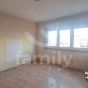 STAN ZA RENOVACIJU NA VEOMA MIRNOJ LOKACIJI