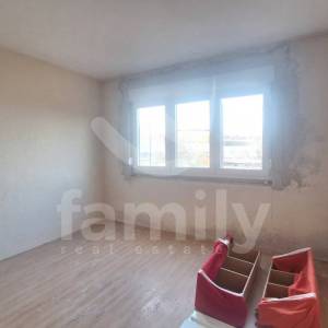 STAN ZA RENOVACIJU NA VEOMA MIRNOJ LOKACIJI