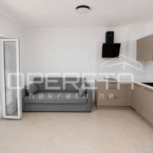 Stara Novalja  - 6 etažiranih apartmana prvi red do mora