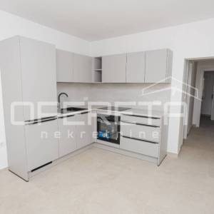 Stara Novalja  - 6 etažiranih apartmana prvi red do mora