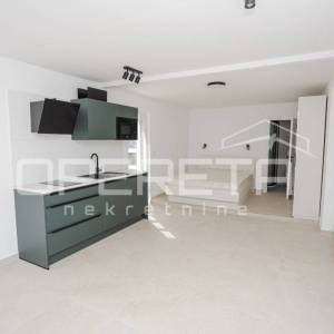 Stara Novalja  - 6 etažiranih apartmana prvi red do mora