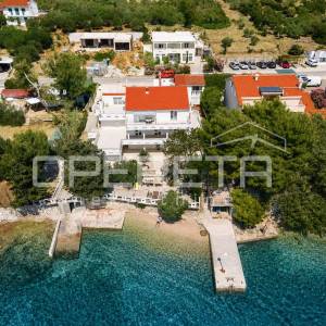 Stara Novalja  - 6 etažiranih apartmana prvi red do mora