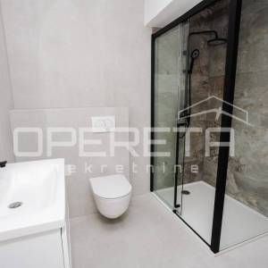 Stara Novalja  - 6 etažiranih apartmana prvi red do mora