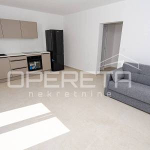 Stara Novalja  - 6 etažiranih apartmana prvi red do mora