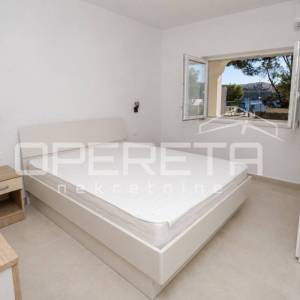 Stara Novalja  - 6 etažiranih apartmana prvi red do mora