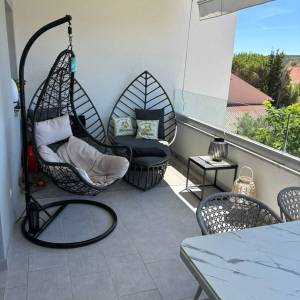 Stara Novalja: trosobni apartman+2 PM! 30m do mora