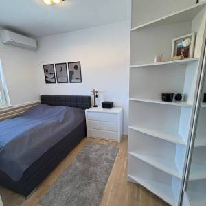 Stara Novalja: trosobni apartman+2 PM! 30m do mora