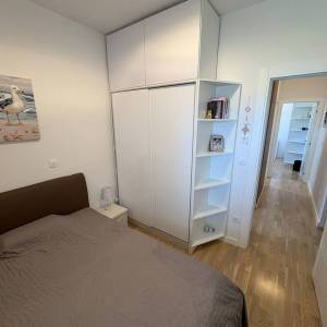 Stara Novalja: trosobni apartman+2 PM! 30m do mora