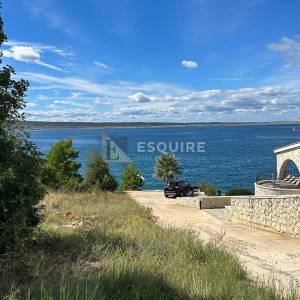STARIGRAD - Moderna villa s bazenom 2. red od mora - 213m2