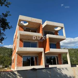 Starigrad, Seline, dvosoban stan 69,96 m² + krovna terasa 81,21 m²